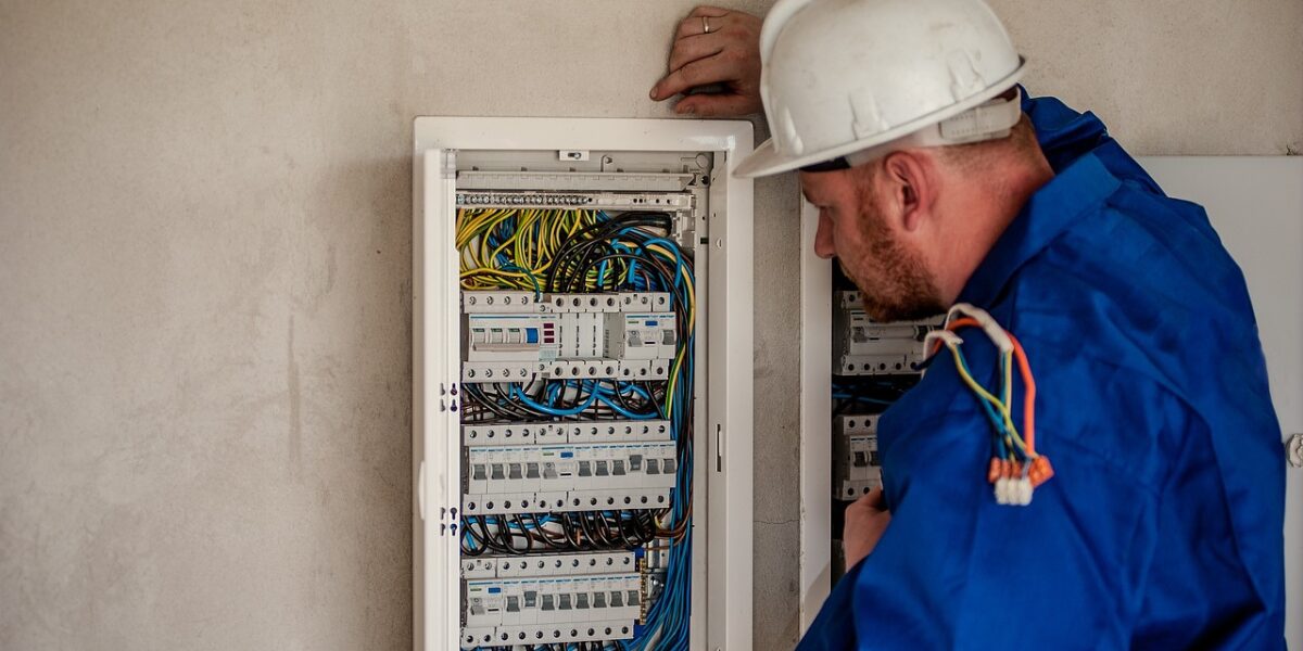 The Advantages Of Choosing A Professional Electrician In Burbank